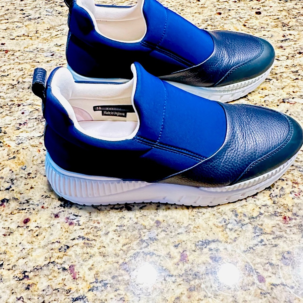 Emporio Armani sneakers size 11 US blue color.
